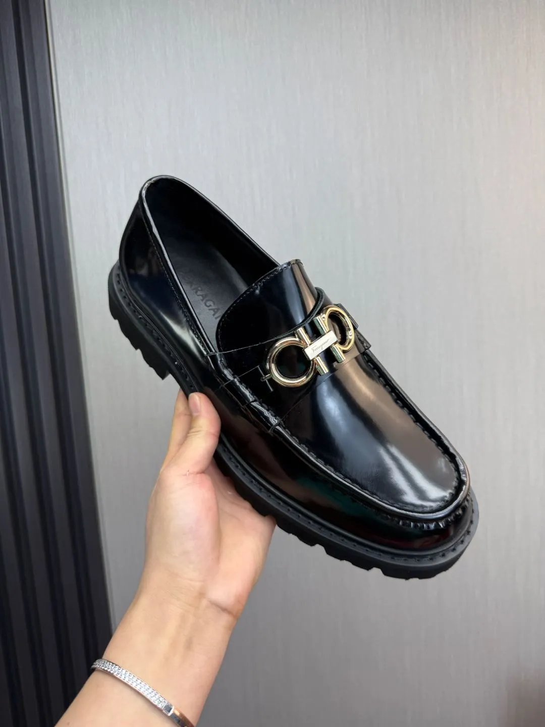Men's shoes 💰880💰 Ferragamo. [Ferragamo] men's thick-soled loafers, the latest hot style, 1:1 original purchase quality, top quality, imported open-edge beaded cowhide leather on the upper, hand-made three-dimensional stitching highlights the round toe design, the inner foot pads are all imported cowhide, with original lightweight foam outsole, matching code 39-44, (38, 45 custom-made, non-refundable)